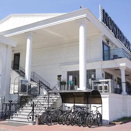Northdoor Hotel